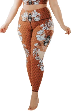 Beeloved Printed Yoga Legging -Yoga Democracy 1103 beeloved front removebg