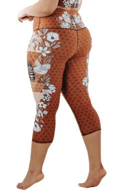 Beeloved Printed Yoga Crops -Yoga Democracy 1201 beeloved back removebg