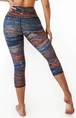 Pedra Printed Yoga Crops -Yoga Democracy 1201 mountain back