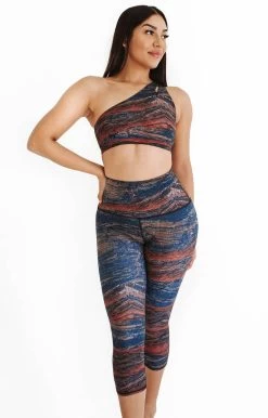 Pedra Printed Yoga Crops -Yoga Democracy 1201 mountain fullbody