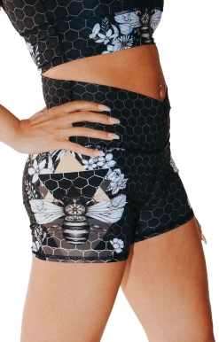 Movement Short In Beeloved Blackout -Yoga Democracy 1307 BeelovedBlackout right removebg