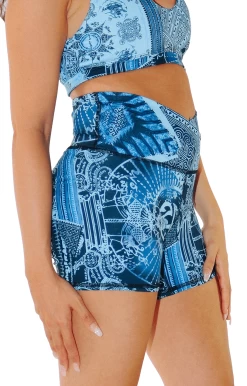 Movement Short In Cool Cirebon -Yoga Democracy 1307 CoolCirebon Right removebg ff9eed8b 17f8 4040 8c77 17964119b528