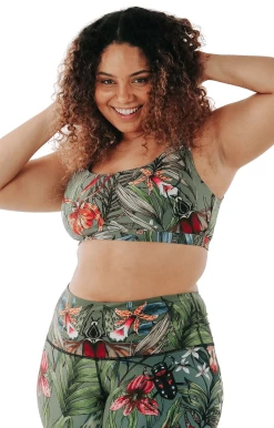 Everyday Sports Bra In Green Thumb - Medium Support, A - E Cups -Yoga Democracy 1505 GreenThumb front removebg